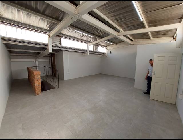 112M² WAREHOUSE TO LET IN HENNOPSPARK